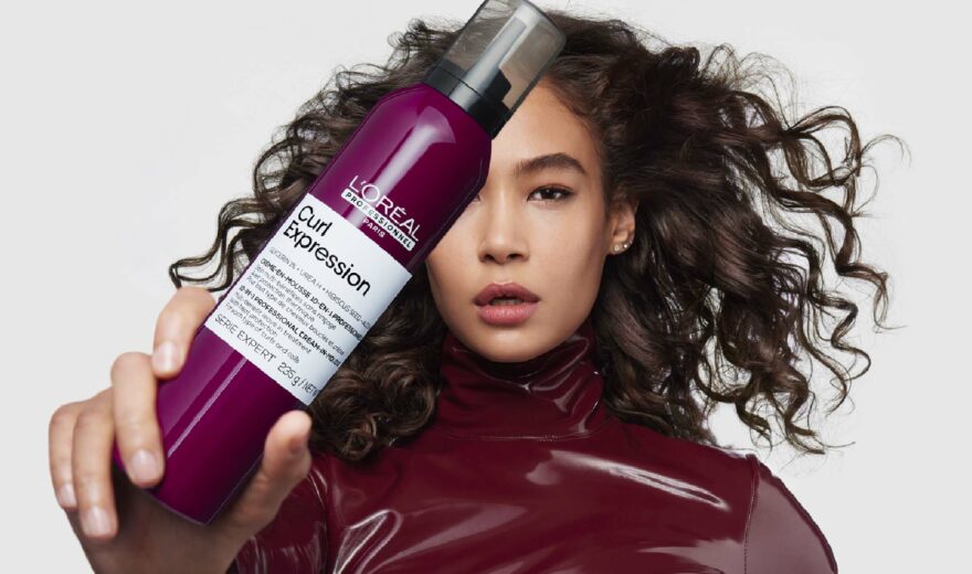 L'Oréal Professionnel novom linijom Curl Expression razbija mit da je  nemoguće ukrotiti kovrčavu kosu - Super1